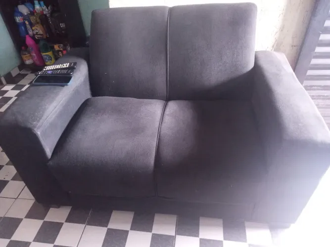 Sofá bem conservado. Estou vendendo pois comprei um maior. E preciso de espaço na sala.
