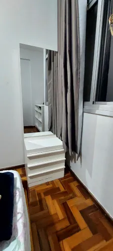 Penteadeira com Espelho e Porta-Jóias Embutido