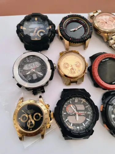 10 relógios sem pulseiras variados,Speedo,normal,Rolex e Michael Kors.
