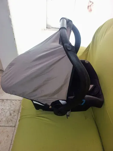 Vende se um bebê conforto