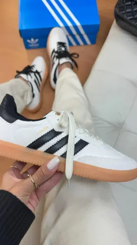 Tênis Adidas Samba OG Branco Listras Pretas Feminino