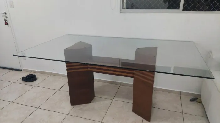 Mesa de jantar, vidro: 1,80x1,00m.
