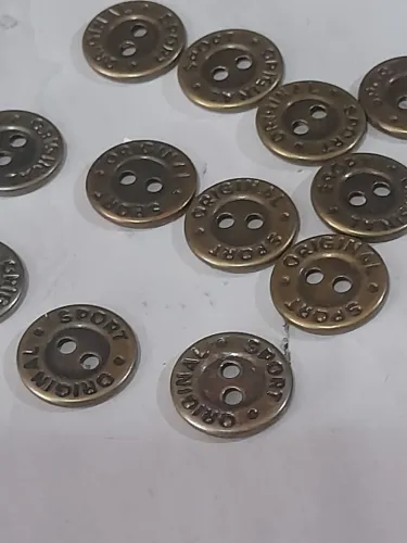 200 botões ferro casear dois furos ouro velho preço 40,00 reais 
