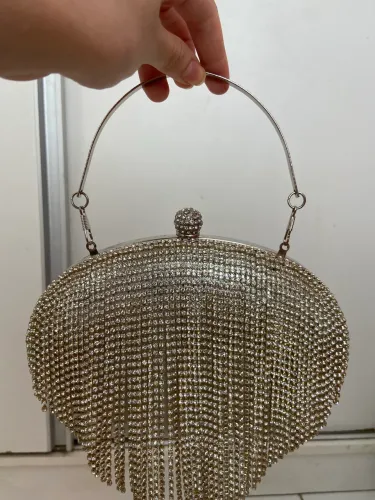 Bolsa cluch brilhosa de atrasa