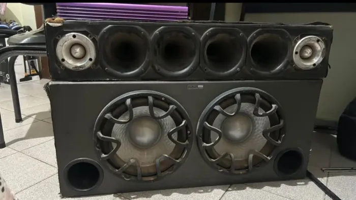 Som Automotivo Completo - Caixa Trio com Subwoofers + Cornetas + Módulo Roadstar