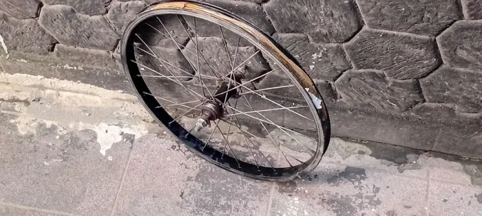 Roda de bicicleta aro 20 traseira 