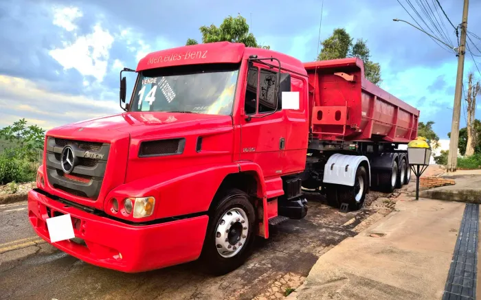 Mercedes Benz Atron 1635 e caçamba basculante
