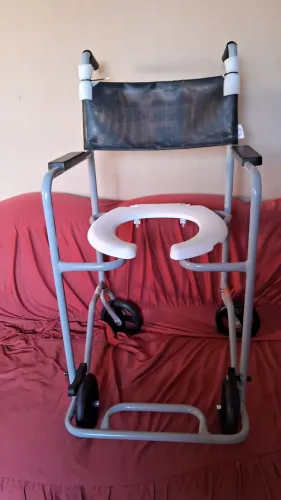 Cadeira de banho nova  250.00