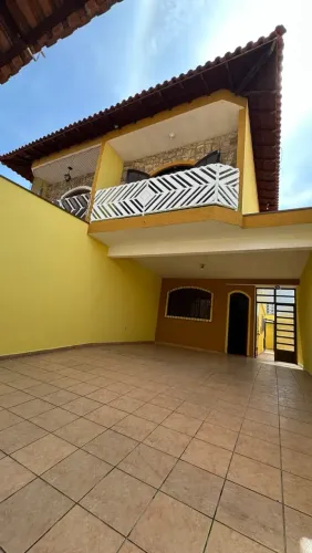 Sobrado Bela Vista com  3 Quartos sendo 1 Suite com Sacada, Armários e 4 vagas