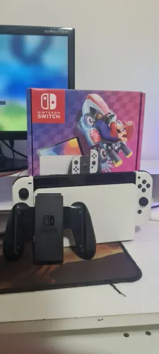 Nintendo Switch OLED bloqueado  4 meses de uso - NÃO ACOMPANHA JOGO