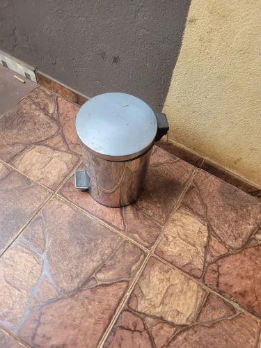 Lixeira de inox linda