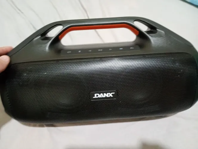 caixa de som Danx de 100w RMS Estéreo pouco usada com a embalagem original carregador inte