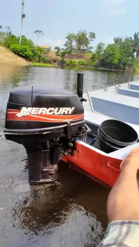 Vendo Bote com Motor15 Valor:12Mil