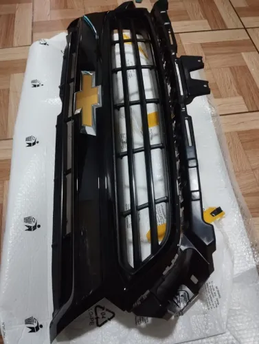 Grade Frontal S10 e escapamento original sem detalhes