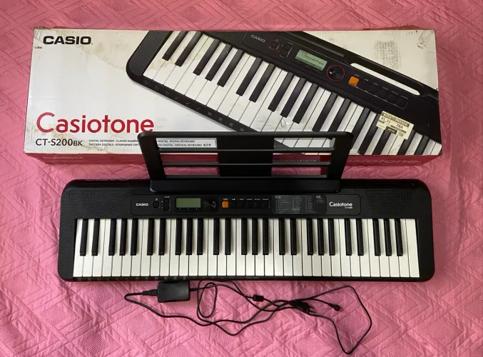 Teclado Casio Casiotone CT-S200BK - Completo, Original e Perfeito para Iniciantes
