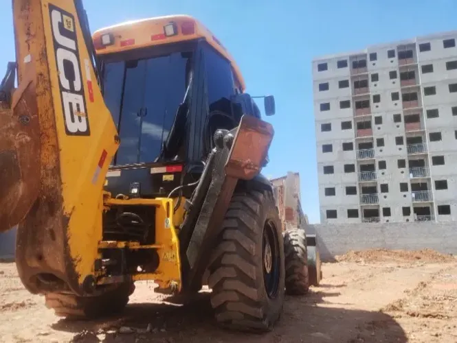 RETRO ESCAVADEIRA JCB 3C 4X4 ANO 2012