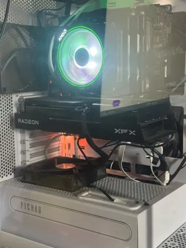 Placa de Video RX 9060XT 16gb XFX 2 Fans