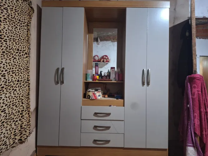 Vendo guarda-roupa semi novo