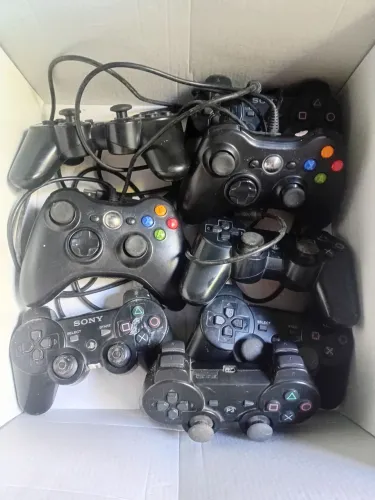 Lote 8 controles variados, Ps3 e Xbox 360 ideal para conserto ou retirada de peças