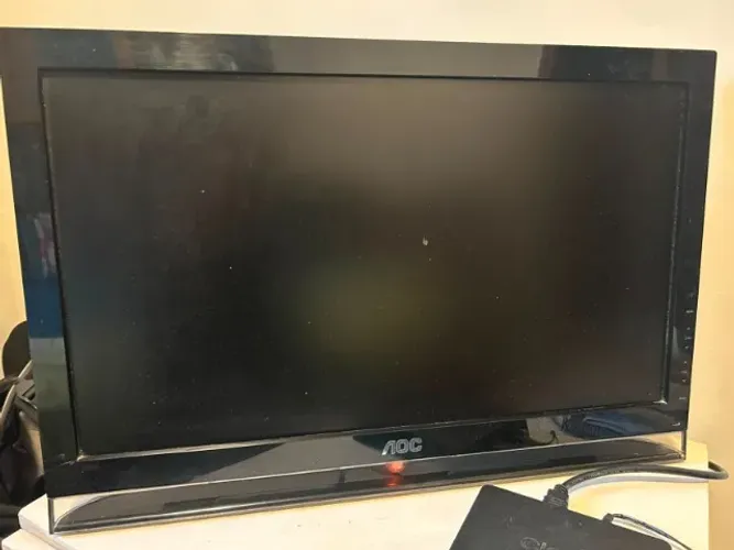 TV AOC 22" LED Seminova (faço desconto)