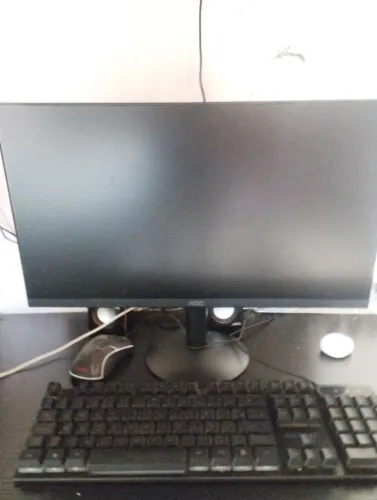 vendo monitor AOC 21,5 pol ,tela 120hz