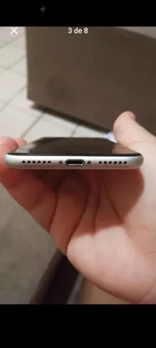 iPhone SE segunda geração 64 gigas 