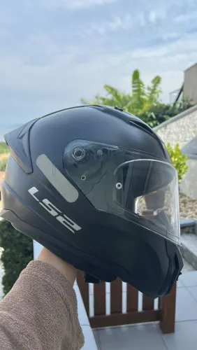 Dois capacetes pelo preço de um !
