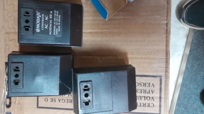 Minitransformador para aparelhos até 60 watts.