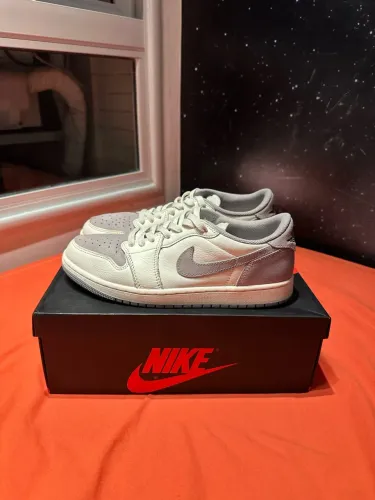 Jordan 1 low og atmosphere grey