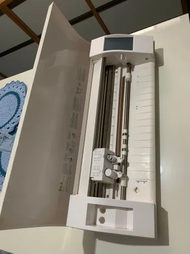 SILHOUETTE CAMEO 3 -USADA - MANUTENÇÃO FEITA