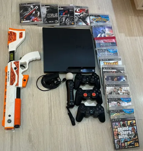 Vende-se PS3 bloqueado com 15 jogos 03 controle 1 controle movimento Mídia Fiscal arma..