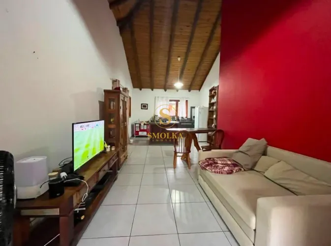 Casa à venda com 2 dormitórios, sendo 1 suíte, 1 vaga de garagem, no bairro Rio Tavares, F