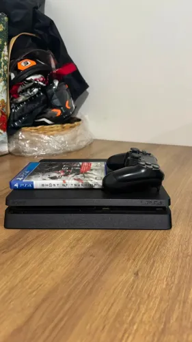 Console em excelente estado PS4 1TB SLIM usado Varios jogos, 2 controles originais