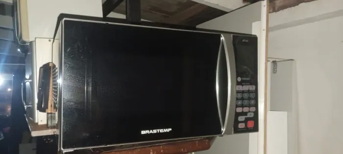 Microondas Brastemp praticamente novo
