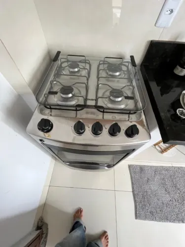 Fogão Consul 4 Bocas cor Inox com Mesa de Vidro e acendimento automático
