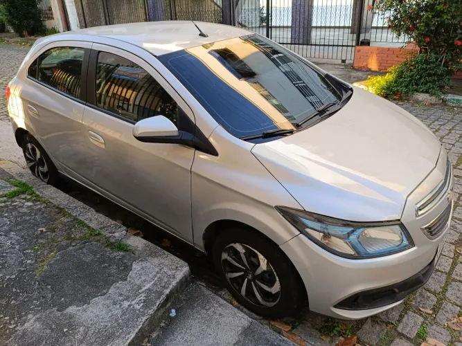 Chevrolet Onix Hatch LT 1.4 8V Flex Power Mec. 4P 2014