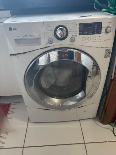 Máquina de lavar roupa marca LG
