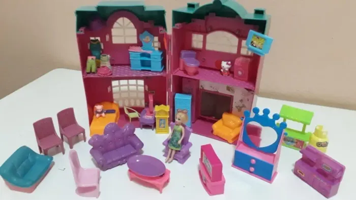 Casinha De Boneca com Campainha e acessórios diversos 