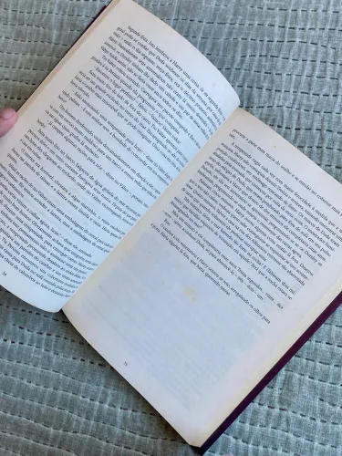 vendo HARRY POTTER e a pedra filosofal - livro 1- por 20rs.