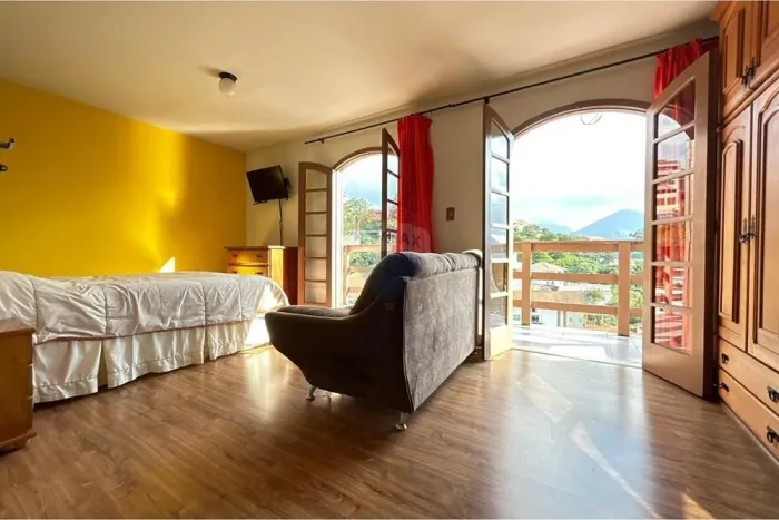 CASA NAS BRAUNES COM 3 QUARTOS - ÁREA GOURMET E ANEXO POR R$ 640.000,00