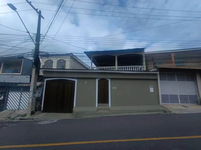 //Casa Comercial ou Residencial no Coroado 
