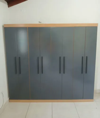 VENDO ESSE GUARDA ROUPA DE CASAL.