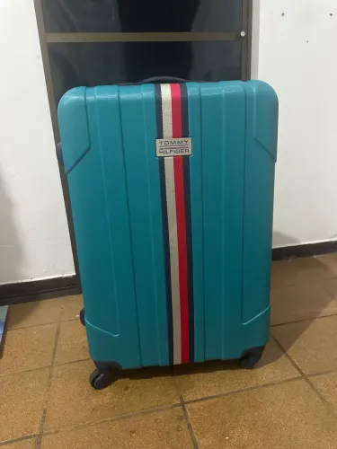 Vendo mala rigida grande usada Tommy Hilfiger 