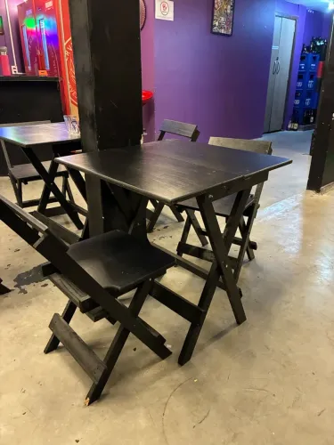 10 mesas e 40 cadeiras para bar/boteco