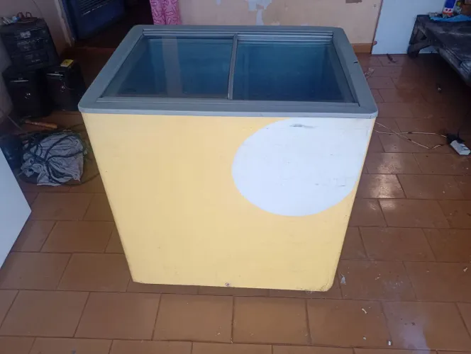 Vende se freezer com garantia de três meses aceito cartão