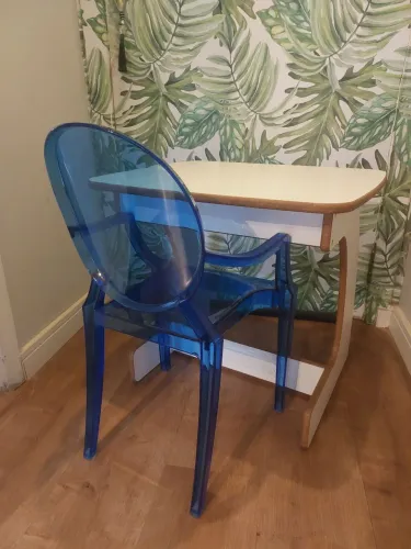 Mesa Infantil para Atividades e Refeições- Acompanha Cadeira Louis Ghost Transparente