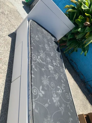 CAMA DE SOLTEIRO EM MDF COM GAVETAS E COLCHÃO 