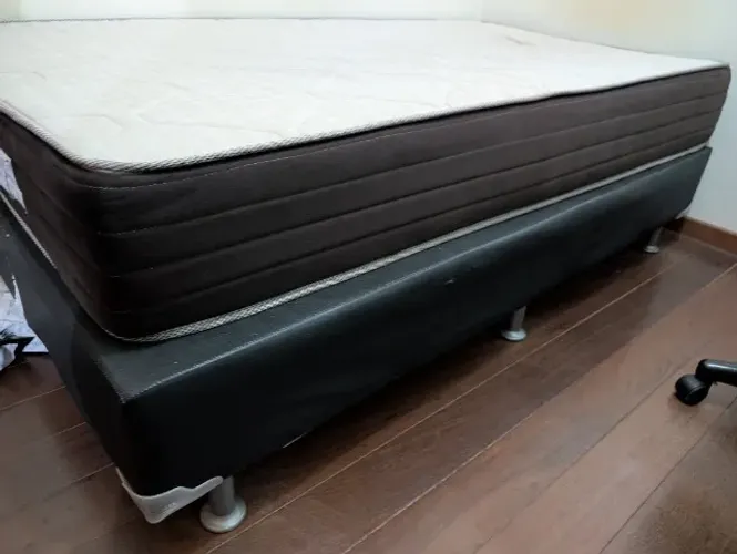 Cama Box Queen com colchão Ortobom 1,9m x 1,1m