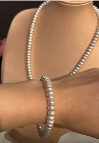 Conjunto em Pérolas legítimas de água salgada . conjunto colar e pulseira . 
