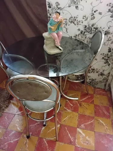 Mesa de vidro redonda 4 cadeiras ótima para sala de jantar e trazer elegância para sua ca